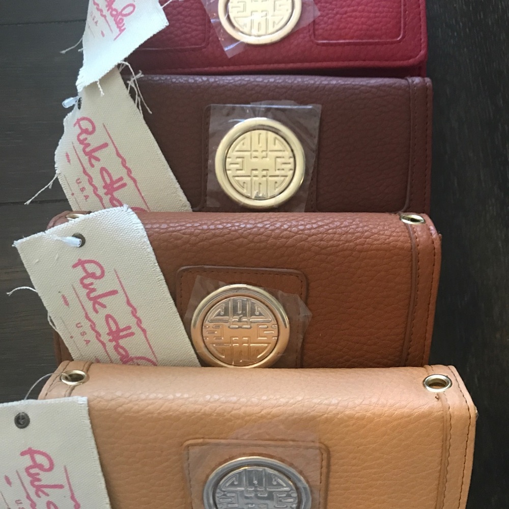 Special listing 4 wallets. One purse.